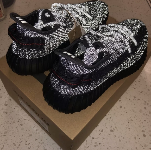 Yeezy 350 V2 Reflective main image 4